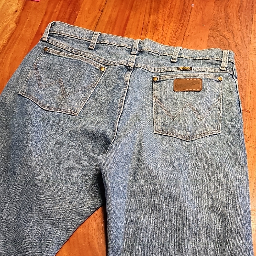 Wrangler Relaxed Fit Light Blue Jeans